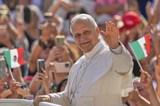 El papa León habla de Trump, abusos sexuales, comunidad LGBTQ+ y China en su primera entrevista