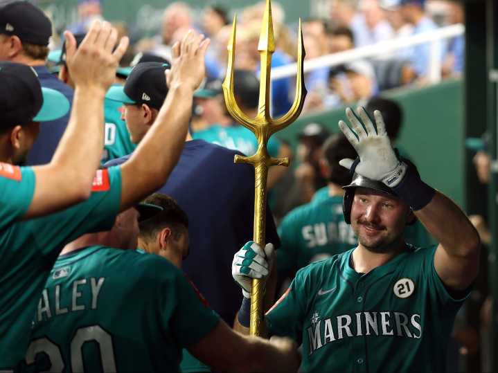 Mariners' Cal Raleigh breaks MLB switch