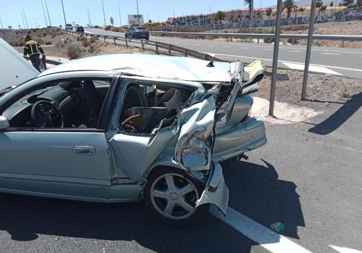 Un herido en una colisión entre un camión y un coche en la GC