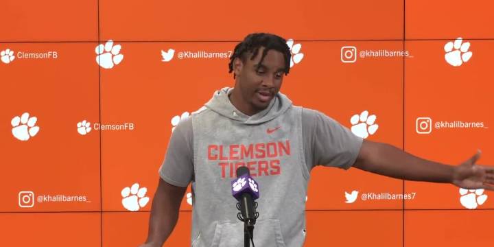 Inside Clemson's emotional team meeting, mindset to finish strong after 1