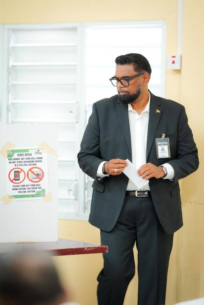 Irfaan Ali pide a sus seguidores «votar en masa» para revalidar...