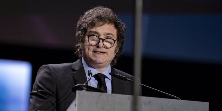Milei canceló su viaje a España y se quedará para intensificar la gestión después del traspié en las elecciones bonaerenses