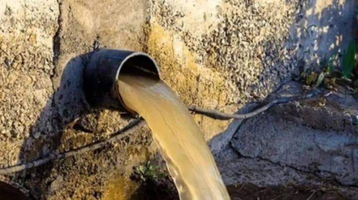 Empresarios de Toluca exigen claridad en cobros por descargas de agua