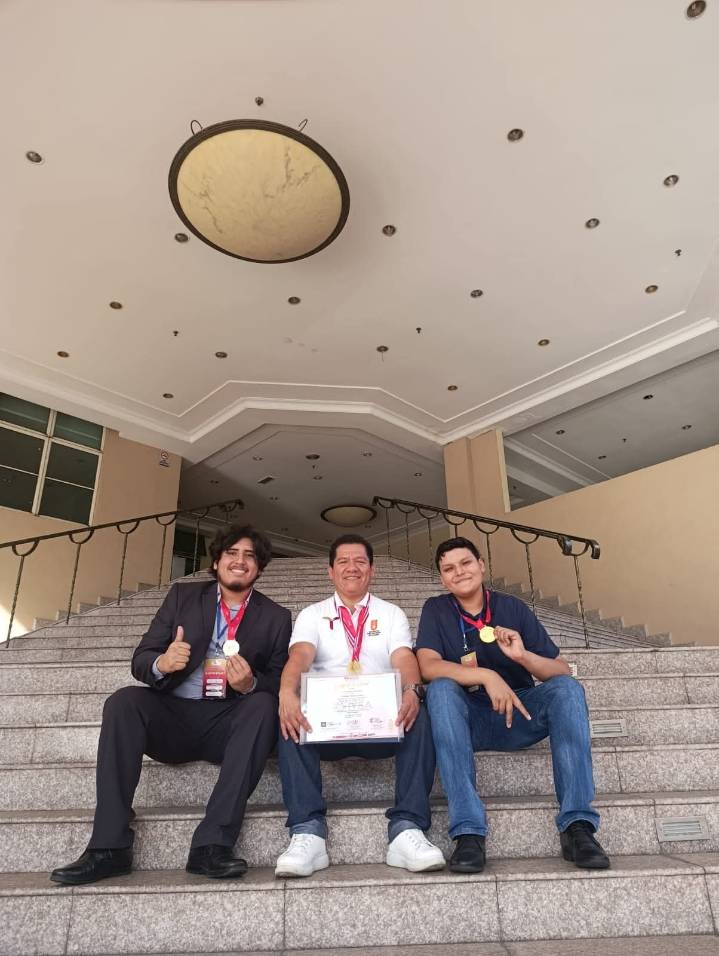 Orgullo altamirense: estudiantes de la UPALT ganan medalla de oro en competencia internacional en Malasia