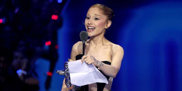 Ariana Grande Wins Best Pop at MTV VMAs 2025, Thanks Her ‘Therapist & Gay People’ in Cute Speech 