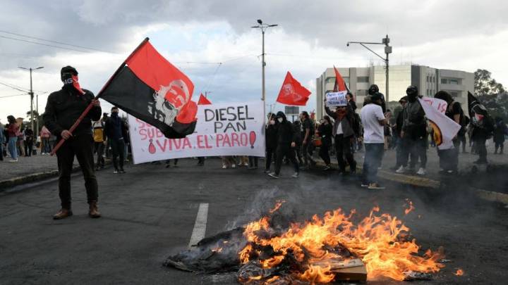 Violencia en Ecuador: el ataque a una sede policial deja heridos y detenidos, entre ellos presuntos miembros del Tren de Aragua
