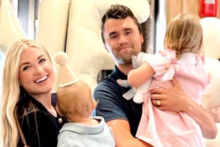 Erika Kirk rinde homenaje a su esposo Charlie Kirk tras su asesinato en Utah