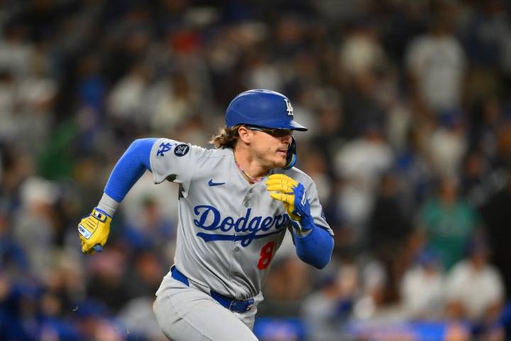 Deadspin | Enrique Hernandez's 9th-inning double gives Dodgers win over Mariners