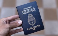 Piden a ciudadanos argentinos que devuelvan miles de pasaportes por una falla de seguridad en su fabricación