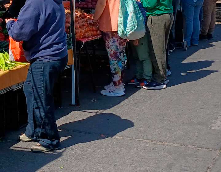 Brutal homicidio en plena feria de O’Higgins: Atacantes huyen y detectives realizan diligencias