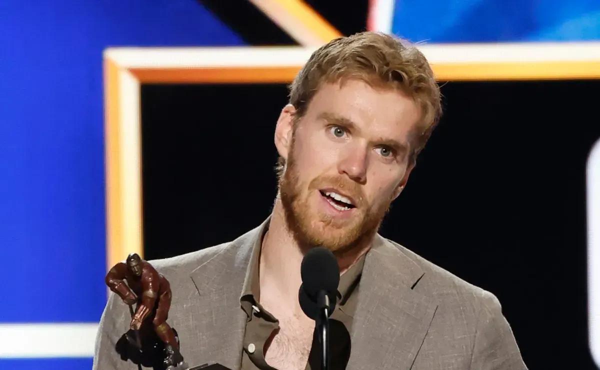 NHL News: Amid extension suspense, Connor McDavid issues encouraging message on first glance at Oilers ahead of crucial season