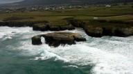 La marea muerta impidió llegar a los arcos en As Catedrais en bajamar y obligó a hacer turnos organizados de visitantes