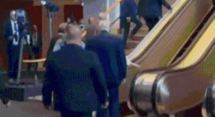 Glitch or a snub? UN escalator stops the moment Donald Trump & Melania Trump step on it