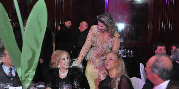 46 fotos de la Gala de las Rosadas en apoyo al Servicio de Voluntarias para Hospitales