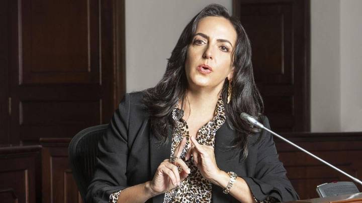 María Fernanda Cabal critica renuncia a visas de funcionarios en solidaridad con Petro
