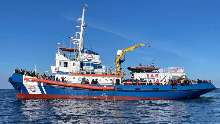 Salvini sanciona con 60 días en tierra y 10.000 euros a una ONG italiana de rescates en el Mediterráneo