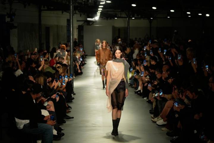 Alessandro Dell'Acqua's No. 21 collection brings lightness to heavy times