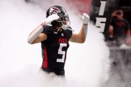 Deadspin | Falcons WRs Drake London, Darnell Mooney cleared to face Vikings