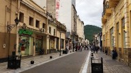 Ni el tiempo de fe los detiene: Intento de robo a un peregrino en pleno centro