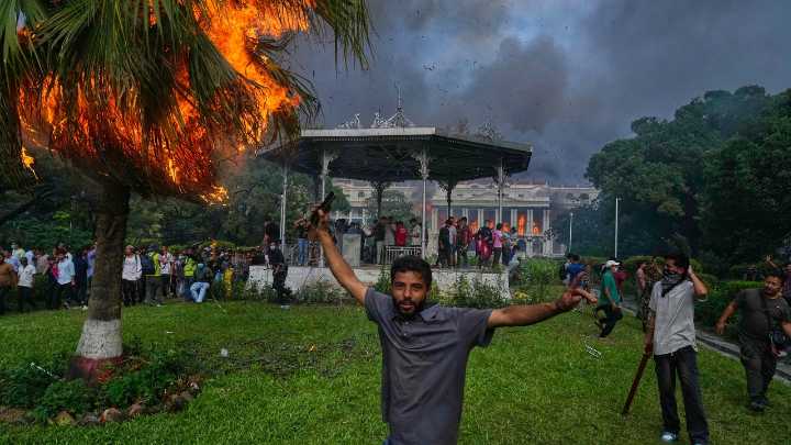 Nepal bajo control militar: 25 muertos, toque de queda y un Gobierno derribado por la revuelta