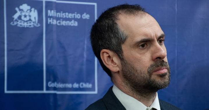Hacienda responde a Matthei tras acusar cifras "mentirosas" y condicionar aprobación de Presupuesto