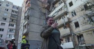 Mayor ataque ruso contra Ucrania desde inicio de guerra deja 4 muertos y daños a sede del Gabinete