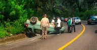 Volcadura en la carretera Morelia–Uruapan complica el tránsito