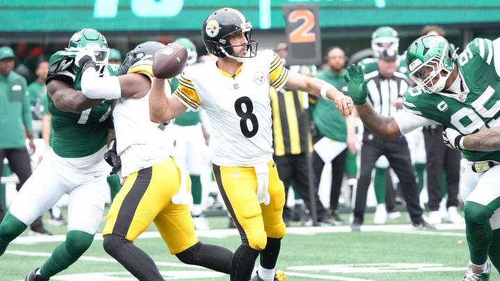Aaron Rodgers throws four TD passes as Steelers boot Jets in opener