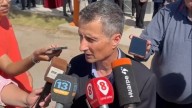 Para anticiparse a las lluvias de verano, un departamento trabaja en reparar en techos