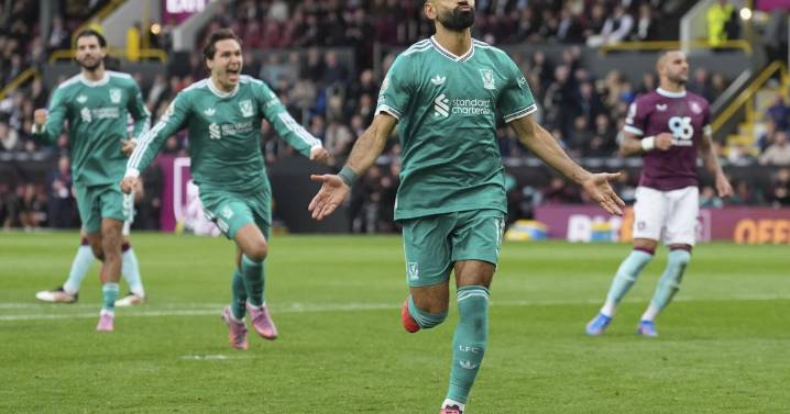 Mohamed Salah scores late penalty to preserve Liverpool's 100% start