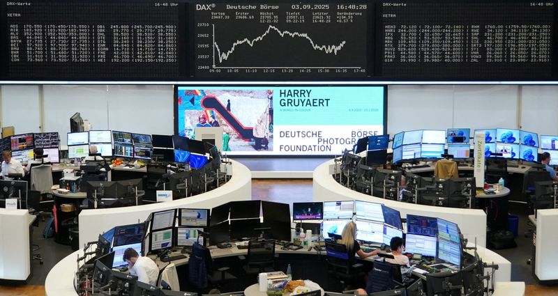 European shares fall as losses in energy, healthcare stocks weigh