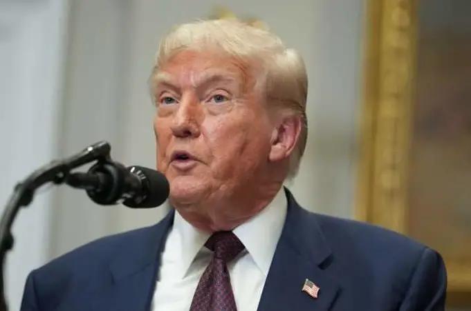 Presidente Donald Trump anunció aranceles del 100% a los medicinas importadas