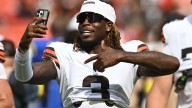 Browns WR flips double birds toward Ravens fans