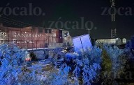 Provoca trailero accidente tras internar ganarle paso al tren en carretera Los Pinos