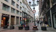 Sorprenden a un mujer en el centro de Zaragoza y la "golpean sin mediar palabra" para robarle
