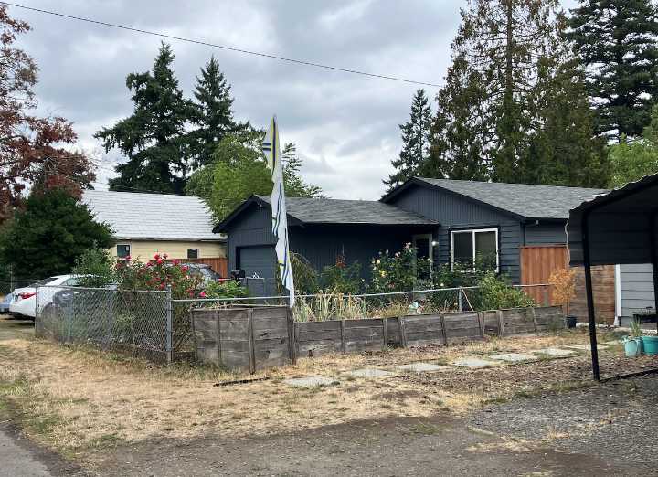 Portland police say 22-year-old killed his mom and 10-year-old sister before killing himself