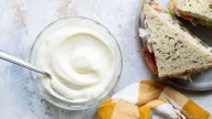 Mayonesa vegana con 3 ingredientes: fácil, cremosa y económica, la receta definitiva para tus comidas saludables