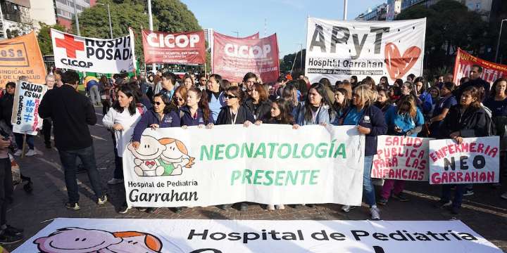 Los trabajadores del Hospital Garrahan comenzaron un nuevo paro tras el veto del Gobierno a la emergencia en pediatría