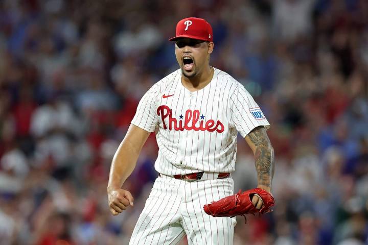 Phillies think outside the box, snatch win over Mets to stretch NL East lead to season high
