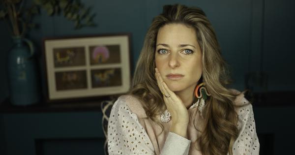 Thriller: Exhausted with motherhood, Beth receives a mysterious letter with only an infinity symbol