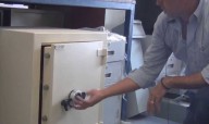 Dos detenidos tras el robo de una caja fuerte que contenía dólares y joyas