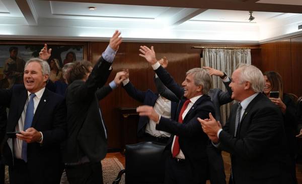El papelón de Caputo por la intervención del dólar y el video que condena a su equipo