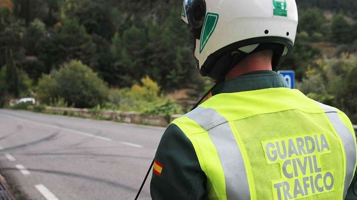 La Policía Local de Albacete detiene a un hombre ebrio que se quedó dormido al volante en un semáforo del centro