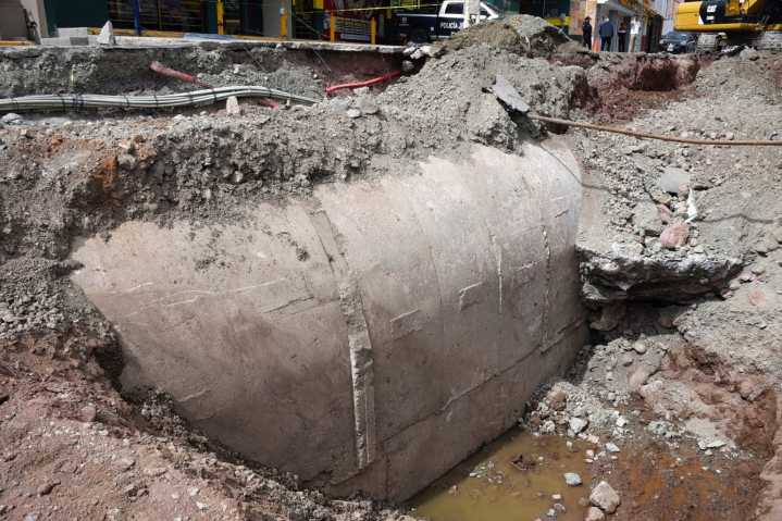 Inician reparación de socavón en la Avenida García Salinas