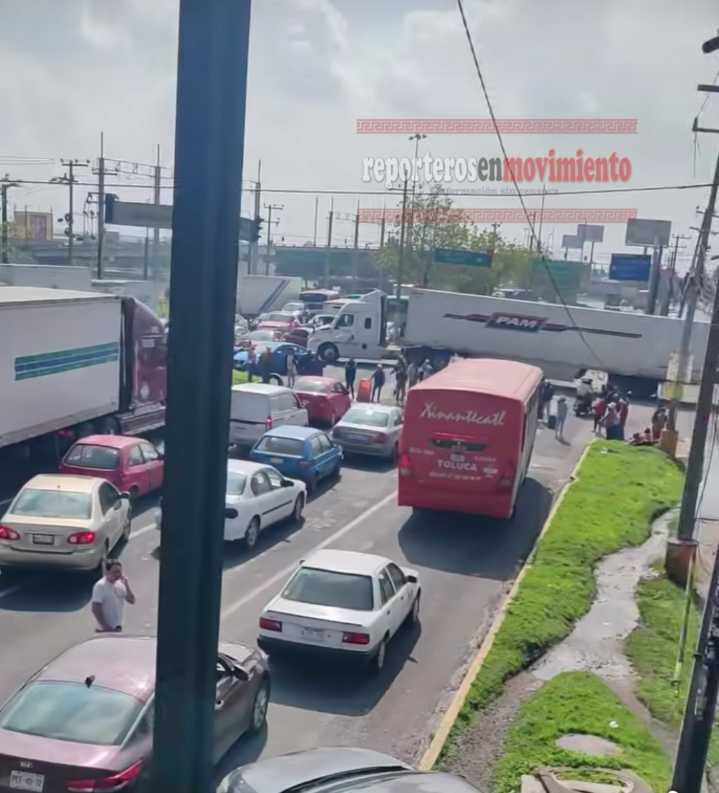 VECINOS DE LA COLONIA GUADALUPE BLOQUEARON LA CARRETERA MÉXICO
