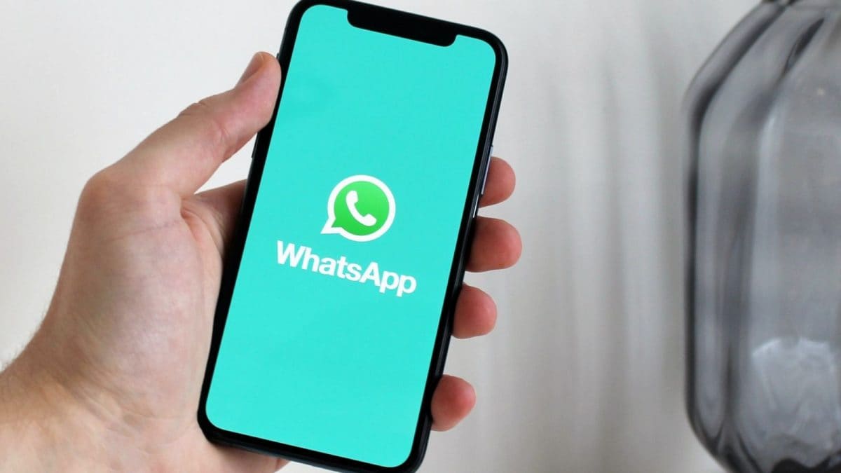 WhatsApp Will Soon Let You Mute Alerts For All Group Chats: Here’s How
