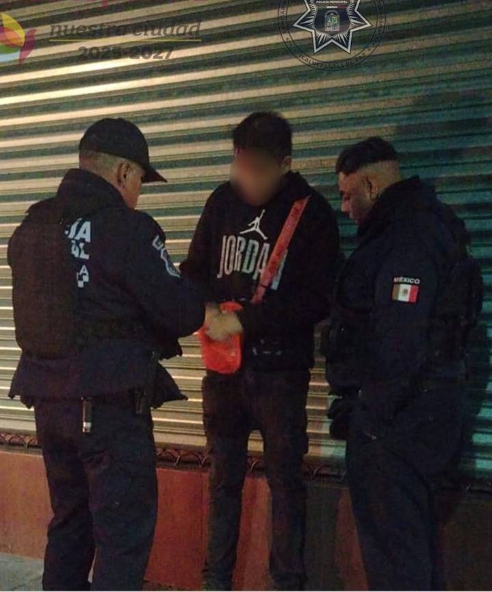DETIENEN A DOS SUJETOS CON MÁS DE 170 BOLSAS CON PRESUNTA DROGA, EN LA COLONIA AMPLIACIÓN GUSTAVO BAZ PRADA