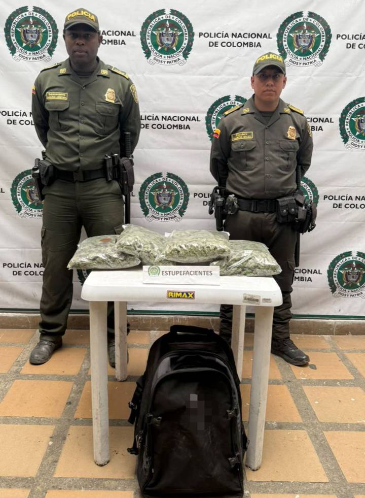 HALLAZGO DE 2 KILOS DE MARIHUANA EN VÍA PÚBLICA