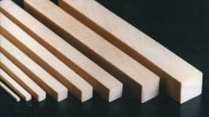 No la tires: transformá las varillas de madera en este organizador estilo boho para tu oficina o el dormitorio