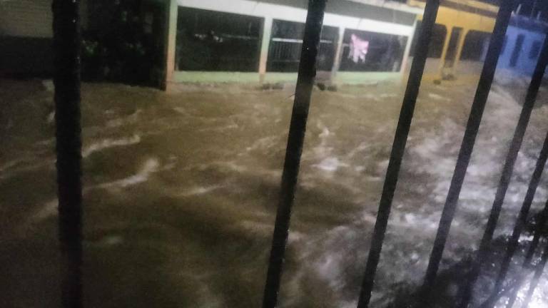 Lluvias intensas inundan calles y viviendas en El Rosario
